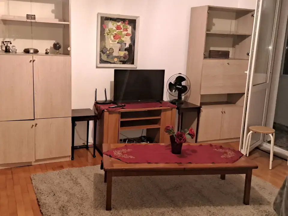 OFER SPRE ÎNCHIRIERE APARTAMENT CU 3 CAMERE img 2